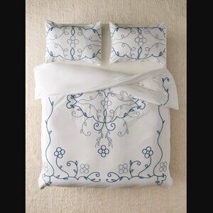 Urban Outfitter Lola Ecru Chenille Blur Floral Embroidered Duvet Cover Queen